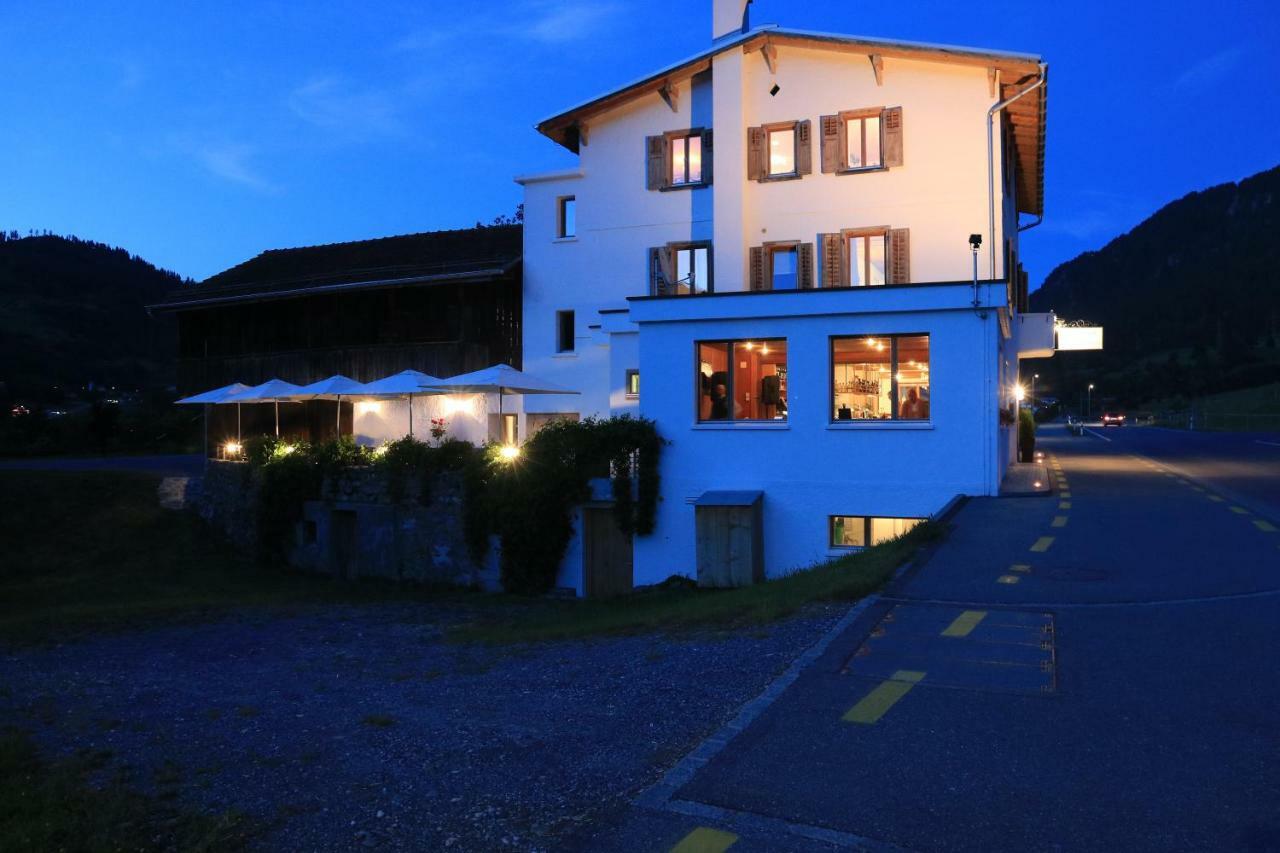 Landgasthof Zum Glenner Hotel Domat Exterior photo